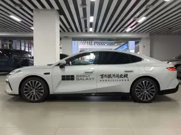 2025 Geely Galaxy Xingyao 8 с пробегом 11 000 км