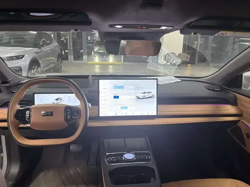 2025 Geely Galaxy Xingyao 8 с пробегом 11 000 км