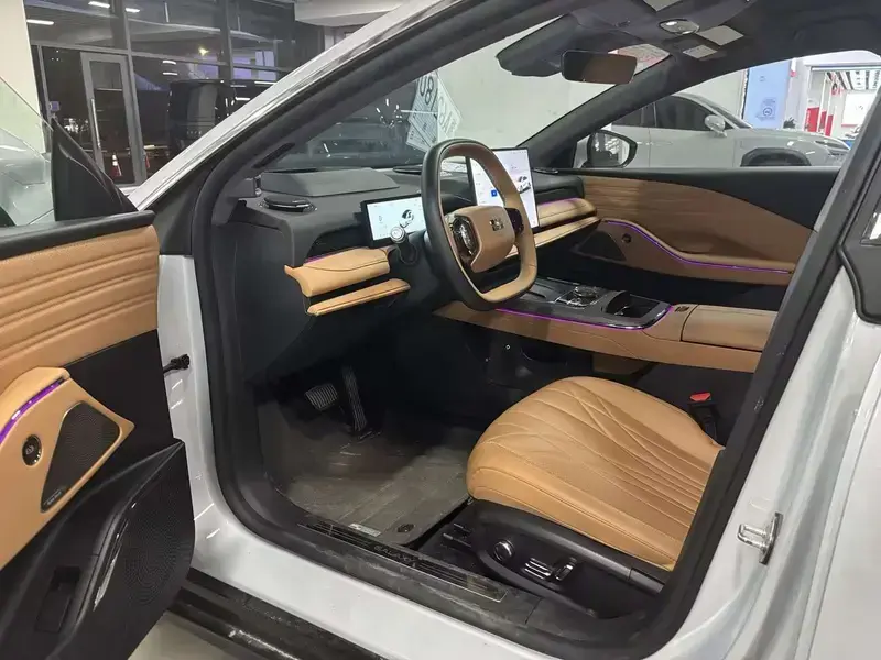 2025 Geely Galaxy Xingyao 8 с пробегом 11 000 км