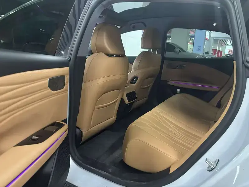 2025 Geely Galaxy Xingyao 8 с пробегом 11 000 км