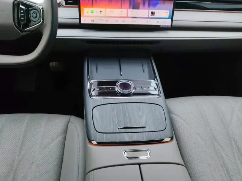 2025 Geely Galaxy Xingyao 8 с пробегом 14 000 км