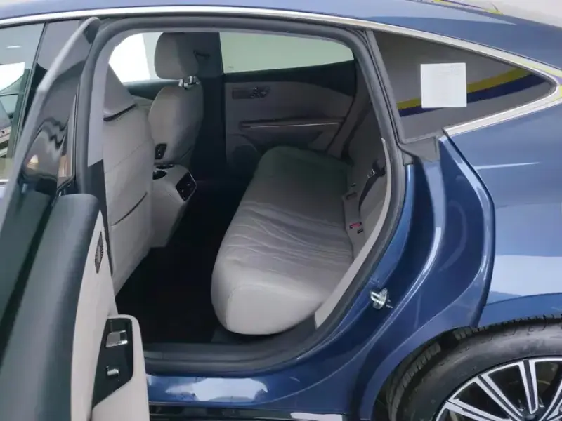 2025 Geely Galaxy Xingyao 8 с пробегом 14 000 км