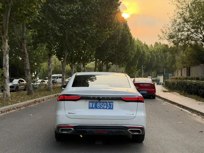2026 Geely Classic Emgrand с пробегом 13 000 км