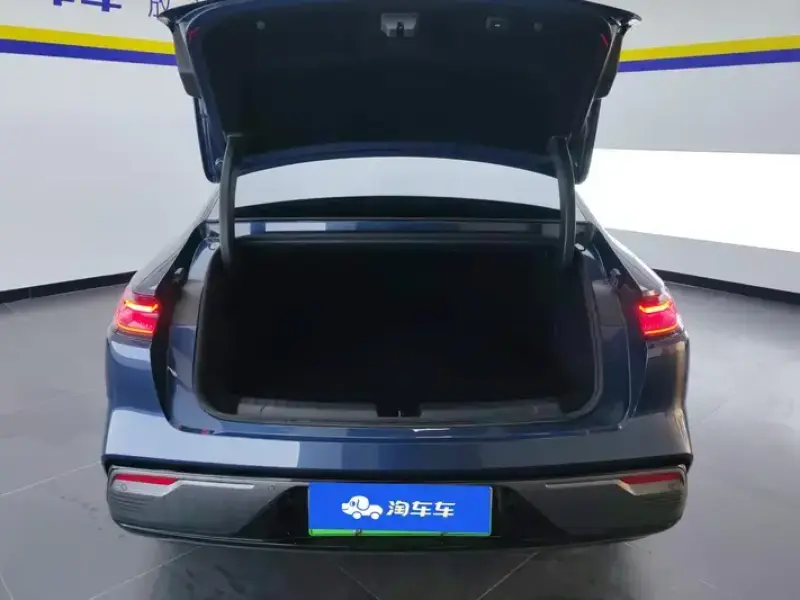 2025 Geely Galaxy Xingyao 8 с пробегом 14 000 км