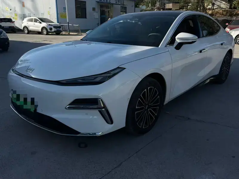 2025 Geely Galaxy Xingyao 8 с пробегом 18 000 км