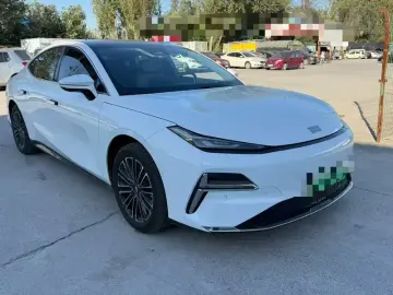 2025 Geely Galaxy Xingyao 8 с пробегом 18 000 км