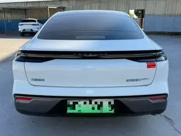 2025 Geely Galaxy Xingyao 8 с пробегом 18 000 км