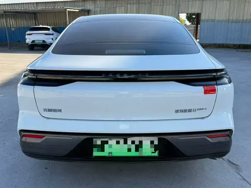 2025 Geely Galaxy Xingyao 8 с пробегом 18 000 км