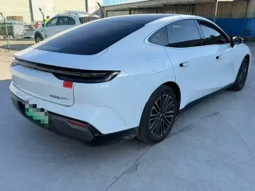 2025 Geely Galaxy Xingyao 8 с пробегом 18 000 км