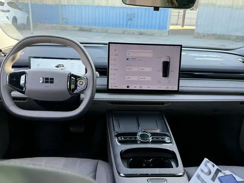 2025 Geely Galaxy Xingyao 8 с пробегом 18 000 км
