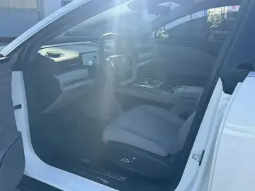2025 Geely Galaxy Xingyao 8 с пробегом 18 000 км