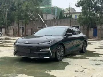 2025 Geely Galaxy Xingyao 8 с пробегом 31 000 км