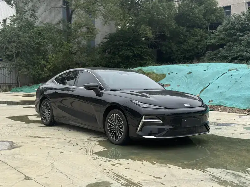2025 Geely Galaxy Xingyao 8 с пробегом 31 000 км