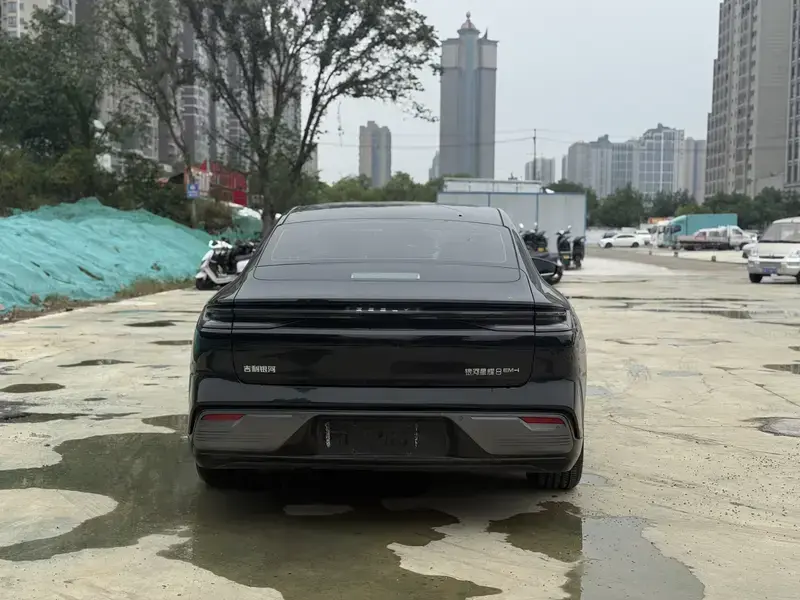 2025 Geely Galaxy Xingyao 8 с пробегом 31 000 км