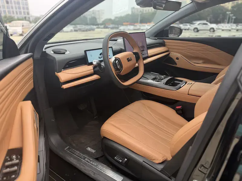 2025 Geely Galaxy Xingyao 8 с пробегом 31 000 км