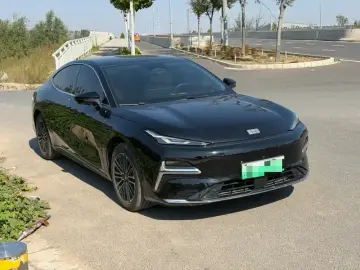 2025 Geely Galaxy Xingyao 8 с пробегом 13 000 км