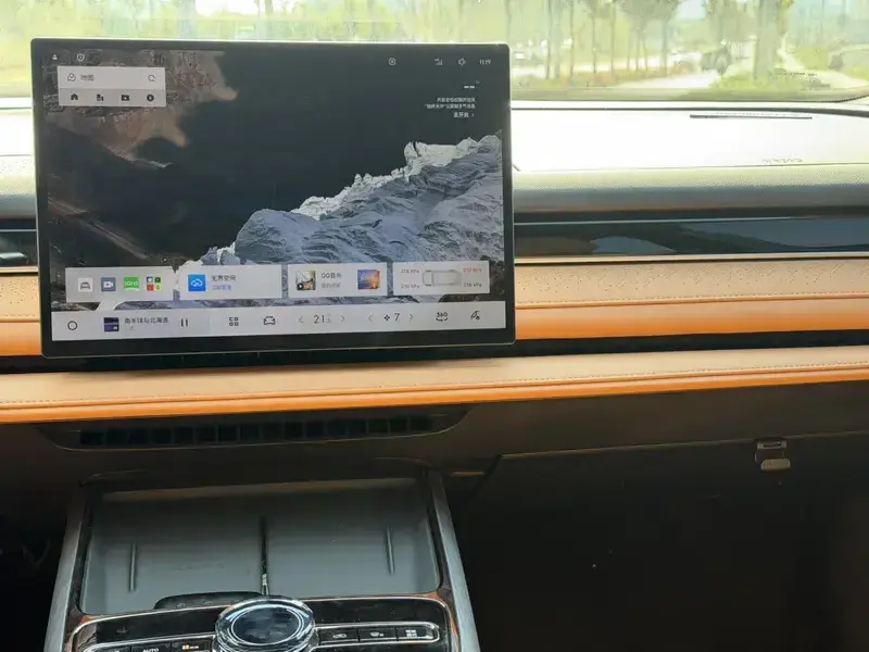 2025 Geely Galaxy Xingyao 8 с пробегом 13 000 км