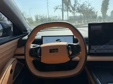 2025 Geely Galaxy Xingyao 8 с пробегом 13 000 км