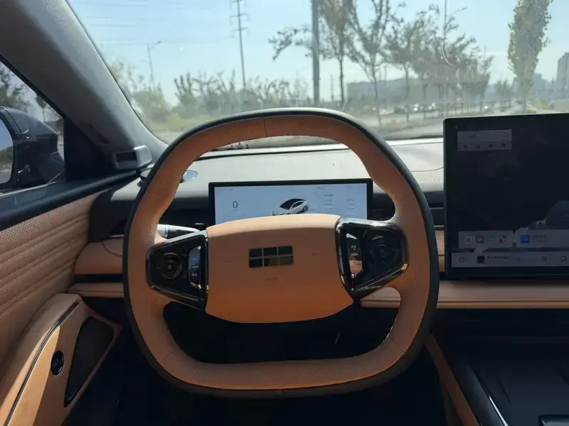 2025 Geely Galaxy Xingyao 8 с пробегом 13 000 км