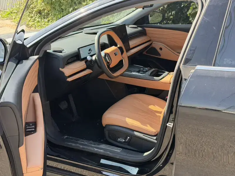 2025 Geely Galaxy Xingyao 8 с пробегом 13 000 км