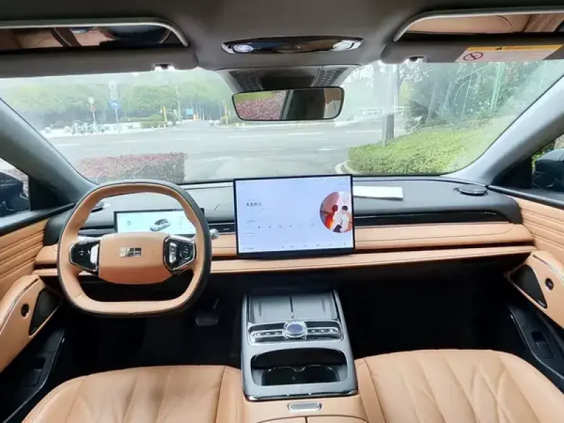 2025 Geely Galaxy Xingyao 8 с пробегом 38 000 км