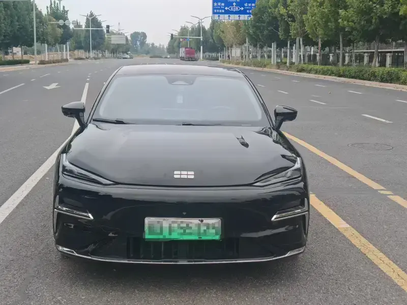 2025 Geely Galaxy Xingyao 8 с пробегом 16 000 км