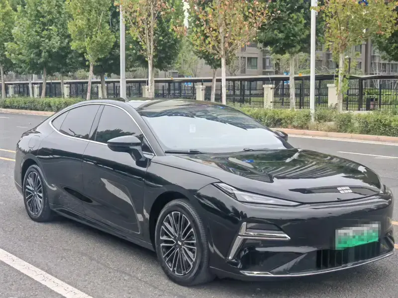 2025 Geely Galaxy Xingyao 8 с пробегом 16 000 км
