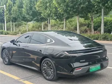 2025 Geely Galaxy Xingyao 8 с пробегом 16 000 км
