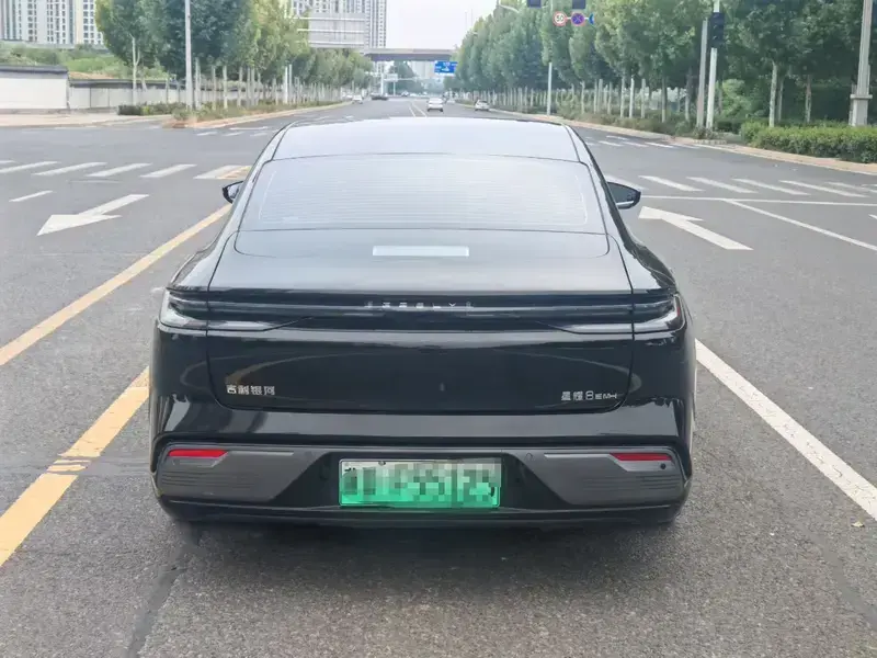 2025 Geely Galaxy Xingyao 8 с пробегом 16 000 км