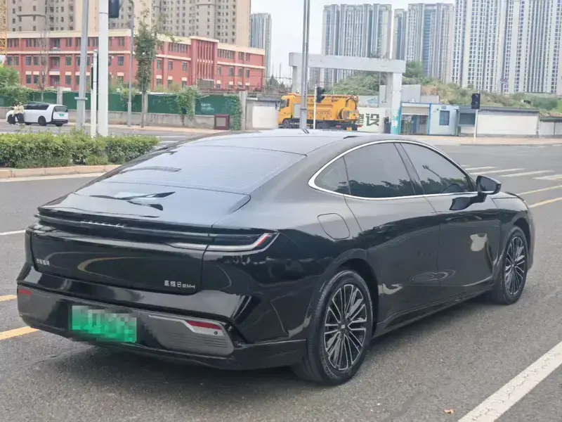 2025 Geely Galaxy Xingyao 8 с пробегом 16 000 км