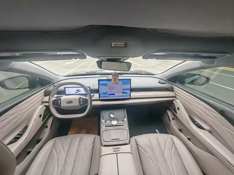 2025 Geely Galaxy Xingyao 8 с пробегом 16 000 км