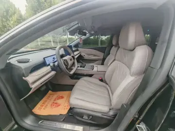 2025 Geely Galaxy Xingyao 8 с пробегом 16 000 км