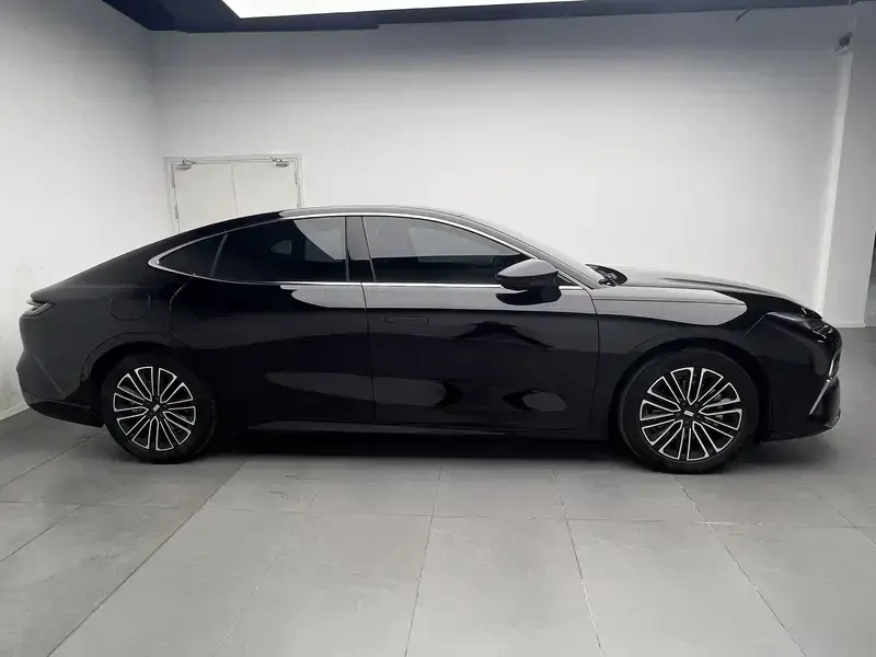2025 Geely Galaxy Xingyao 8 с пробегом 19 400 км