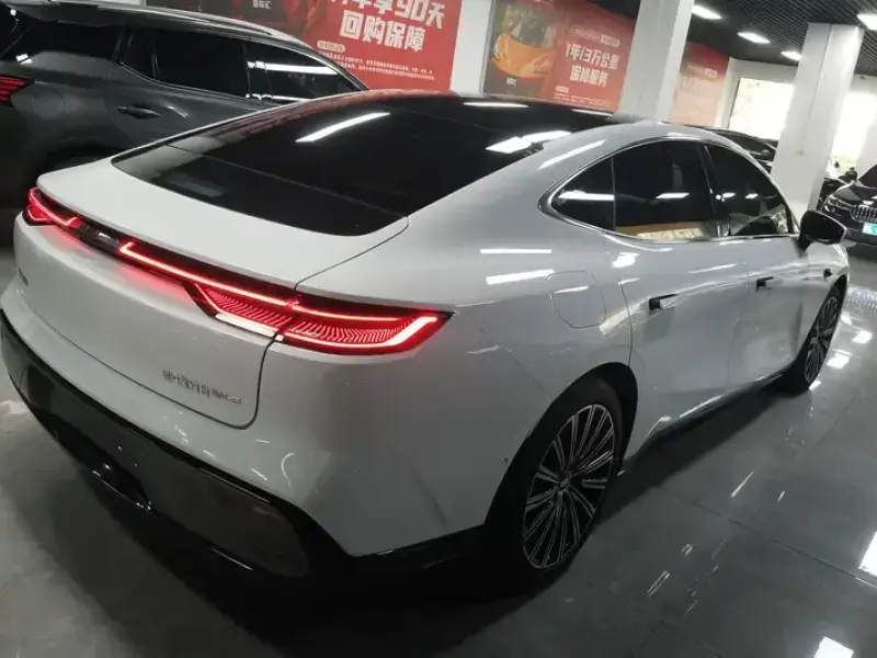 2025 Geely Galaxy Xingyao 8 с пробегом 15 000 км