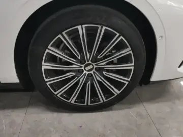 2025 Geely Galaxy Xingyao 8 с пробегом 15 000 км