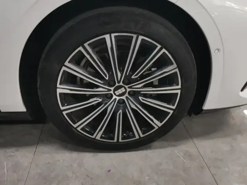 2025 Geely Galaxy Xingyao 8 с пробегом 15 000 км