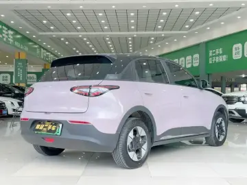 2025 Geely Starry Wish с пробегом 4 000 км