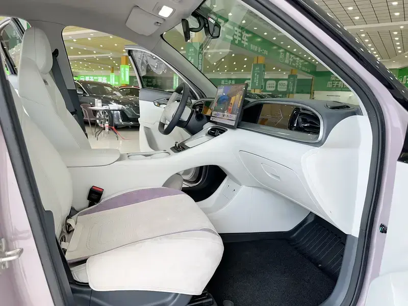 2025 Geely Starry Wish с пробегом 4 000 км