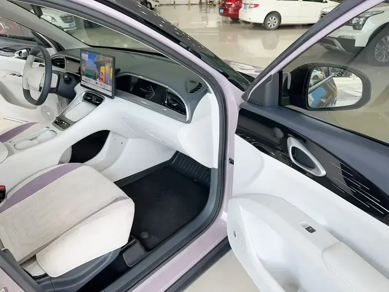 2025 Geely Starry Wish с пробегом 4 000 км
