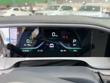 2025 Geely Starry Wish с пробегом 4 000 км