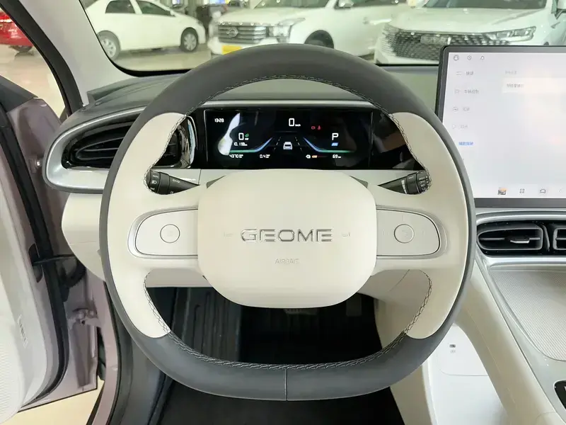 2025 Geely Starry Wish с пробегом 4 000 км
