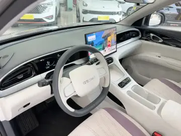 2025 Geely Starry Wish с пробегом 4 000 км