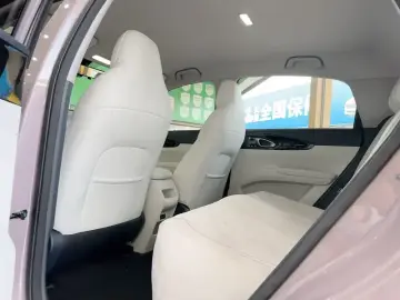 2025 Geely Starry Wish с пробегом 4 000 км