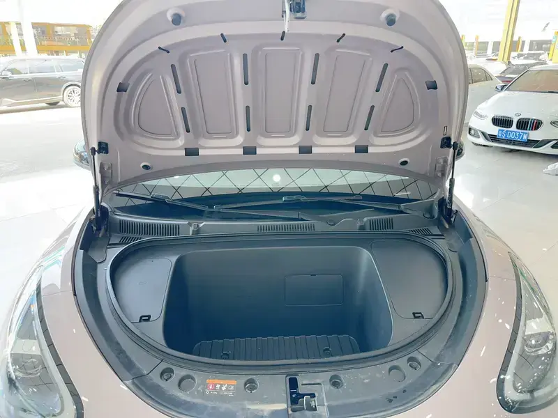 2025 Geely Starry Wish с пробегом 4 000 км