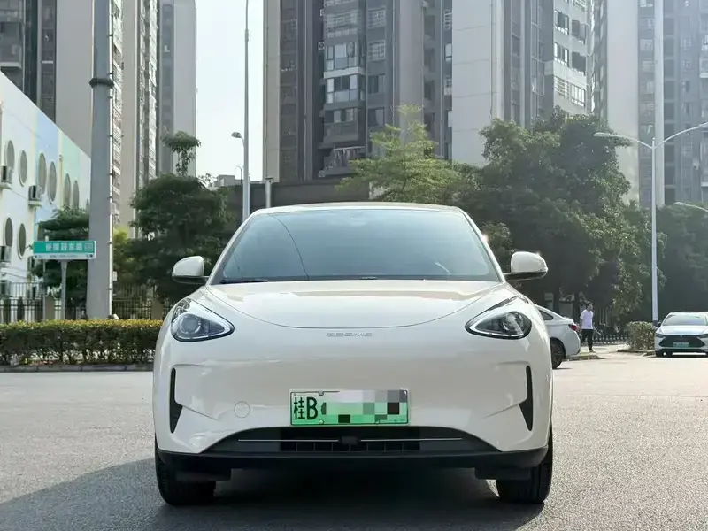 2025 Geely Starry Wish с пробегом 14 800 км
