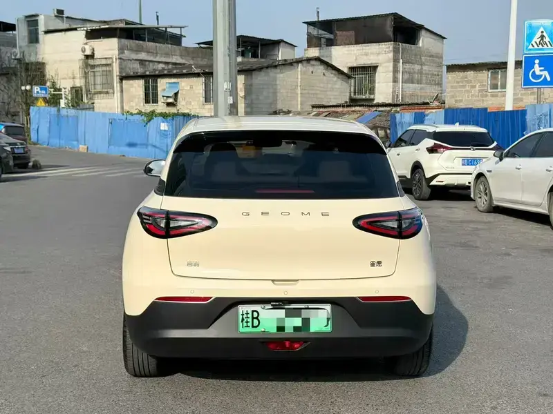 2025 Geely Starry Wish с пробегом 14 800 км