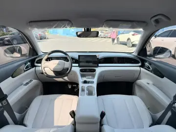 2025 Geely Starry Wish с пробегом 14 800 км