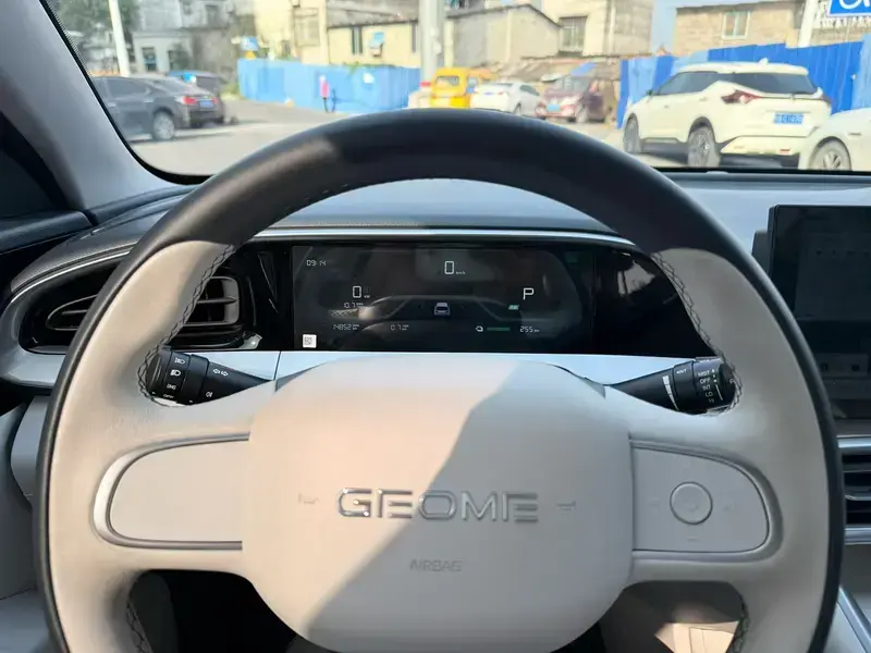 2025 Geely Starry Wish с пробегом 14 800 км