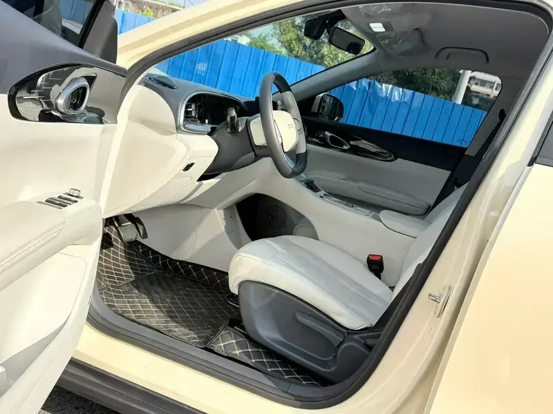 2025 Geely Starry Wish с пробегом 14 800 км