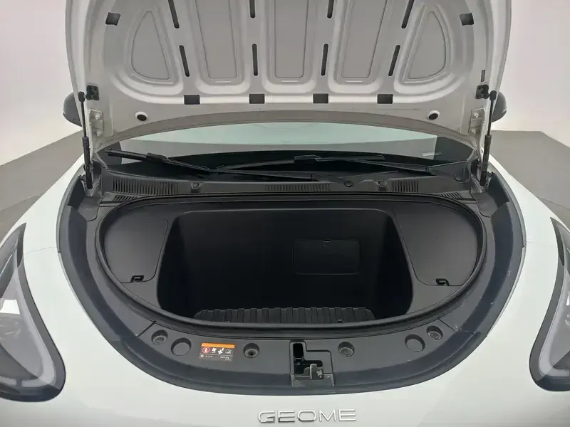 2025 Geely Starry Wish с пробегом 26 700 км